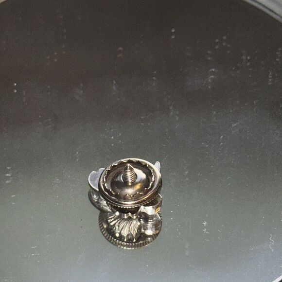 Vintage Silver tone moose head screw back lapel pin - Picture 4 of 4